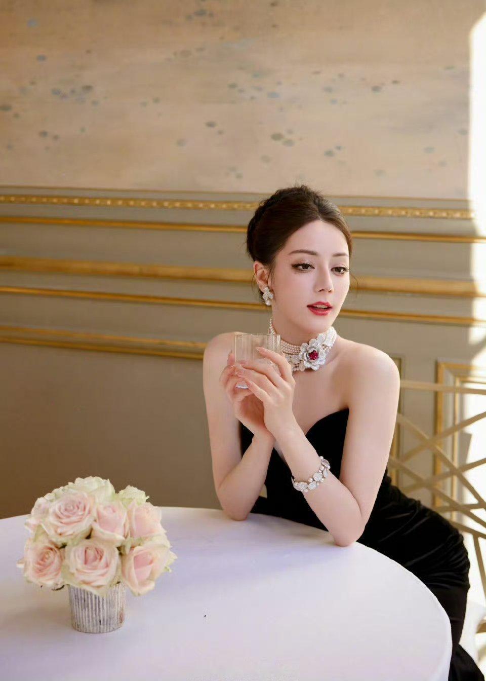 迪丽热巴方否认接触开启，是假的 还是期待电影女足吧 ​​​