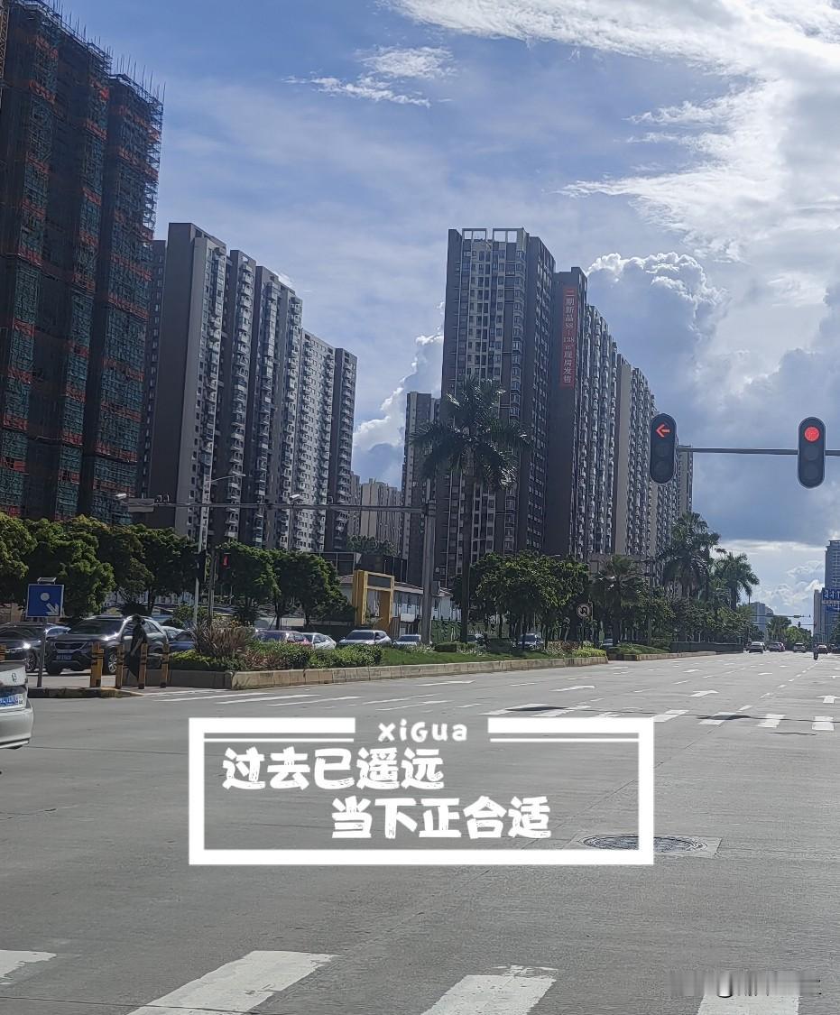 我现在也觉得这件事慢慢有点不可思议，人站的位置终究影响人思考的角度。
     