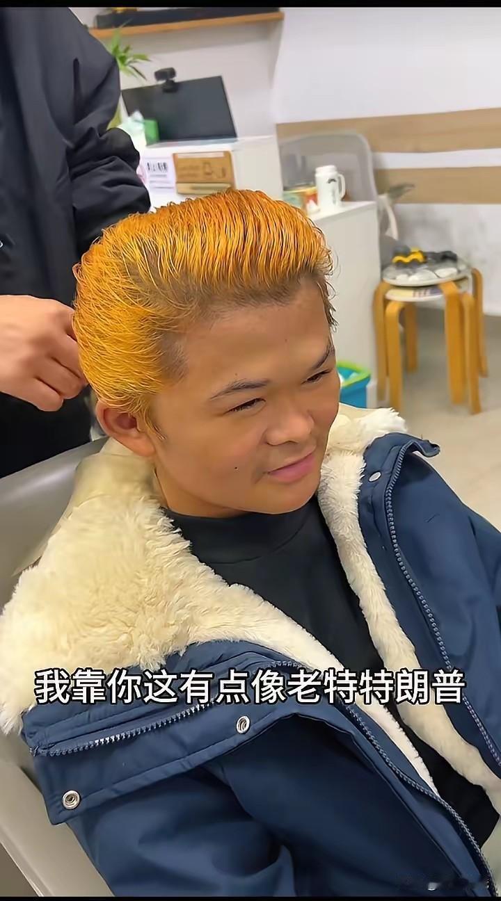 这段文字，其实挺让人五味杂陈的。
 
范小勤因为长相像马云被捧红，从小就被放在镜