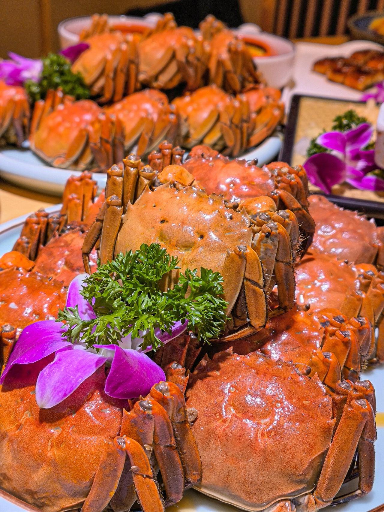 鱼是连年有余,蟹作何解释呢?谢谢（蟹蟹）家人，和谐（河蟹）生财
        