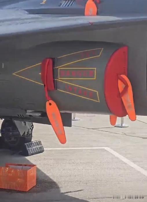 印度光辉战机迪拜坠机！漏油事件成导火索？背后真相让人心酸
 
迪拜航展的最后一天