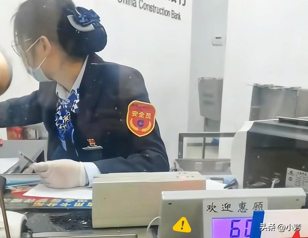 哈哈哈终于轮到银行被“反将一军”了
这波维权看得我爽到跺脚
最近有个大哥带娃去银