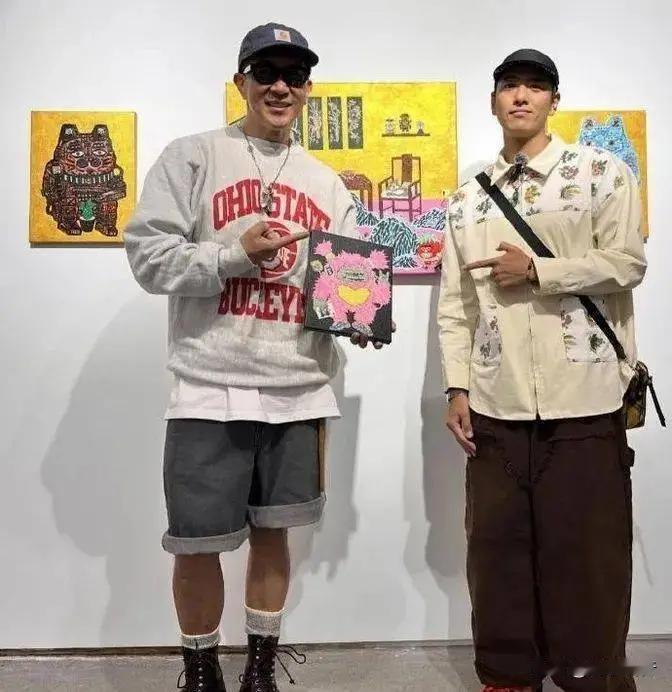 他“枯树逢春”，成功续约老婆代言，54岁新造型魅力不减。 在小年后的娱乐圈的众多
