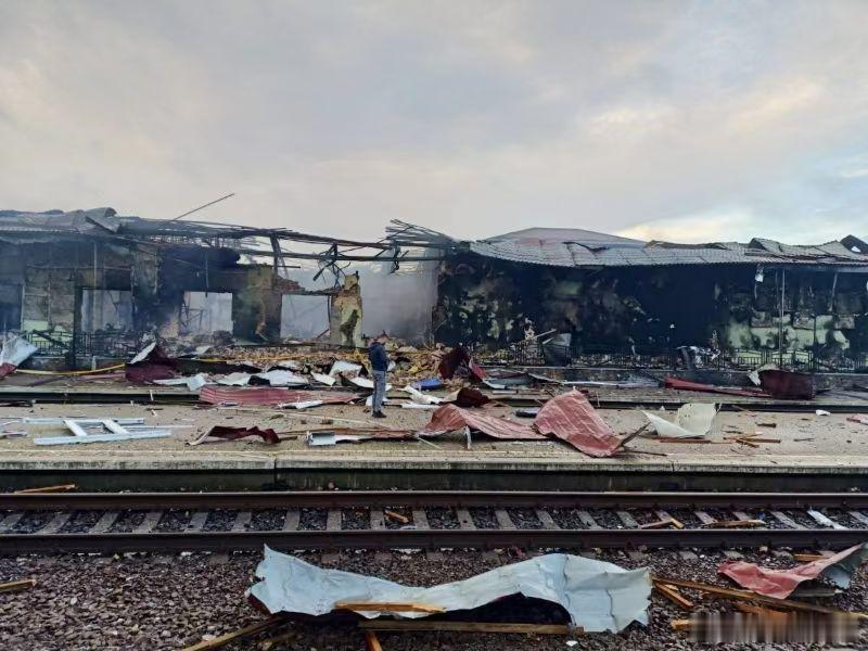 俄乌战争已经打了超过三年半了，俄罗斯好像刚刚睡醒一样，两天前才突然想来，要炸断紧