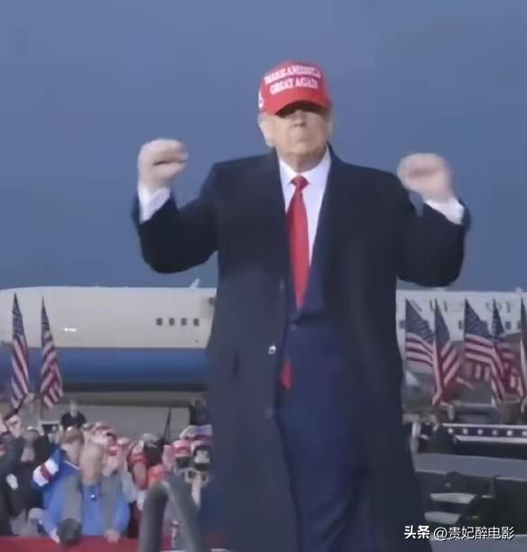 特朗普是美国历史上第一位，也是到目前为止唯一一位在当选总统前，没有任何军事或政府