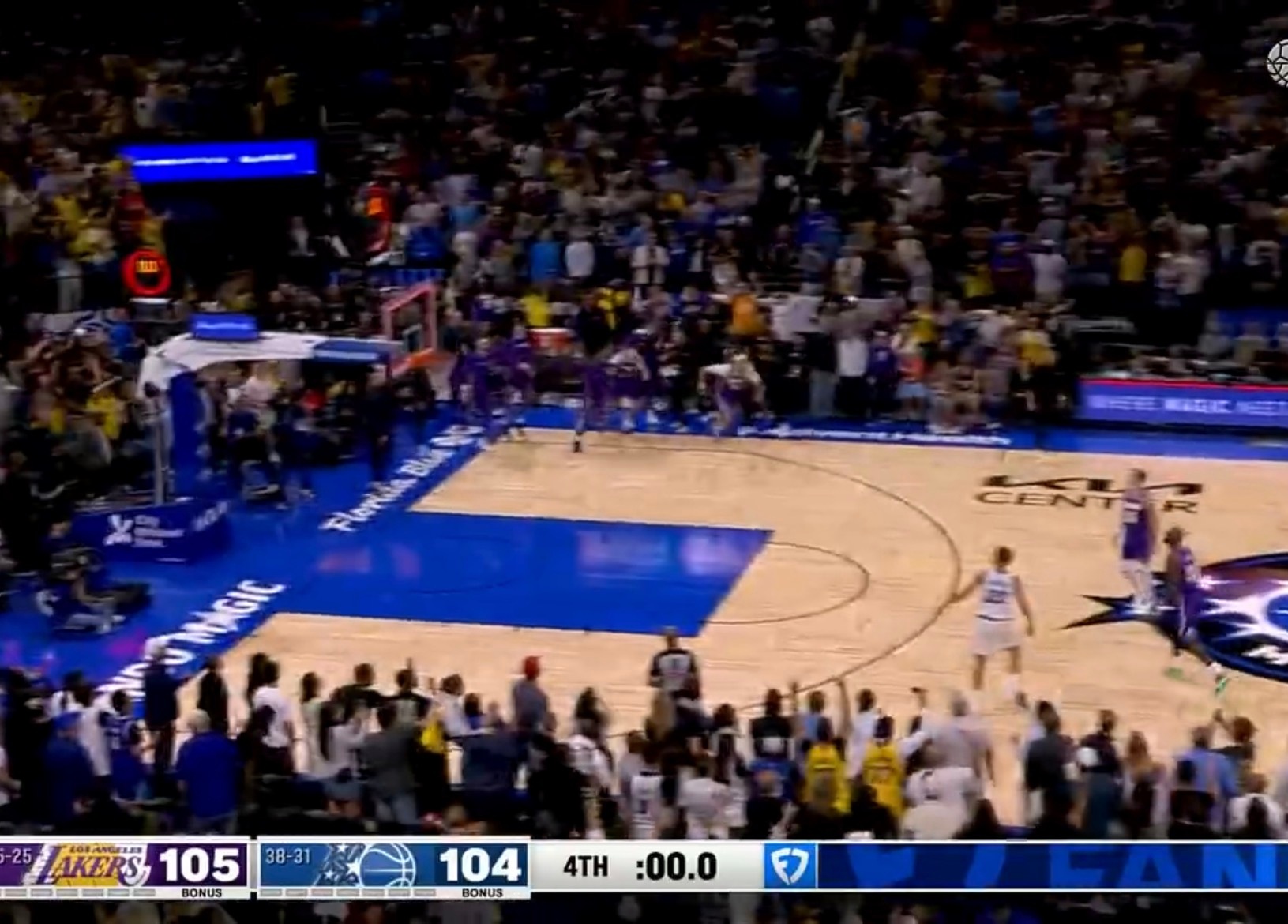 肯纳德大空位三分绝杀………湖人9连胜，无敌了。 