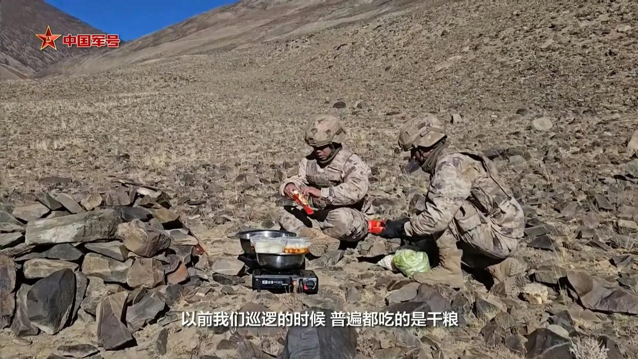 高原高海拔巡逻，方便面加鸡蛋远比野战口粮更受欢迎！

阿里军分区某边防团尼亚格祖