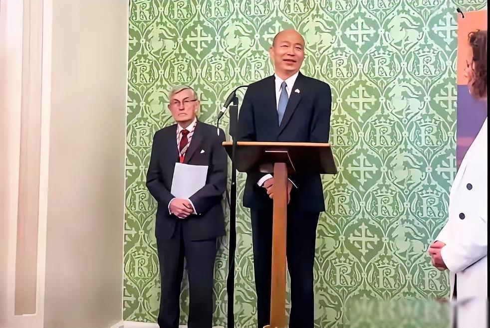 “绝不投降！”！韩国瑜在英国国会下议院丘吉尔厅的酒会上，直接操着英文飙出这句台词