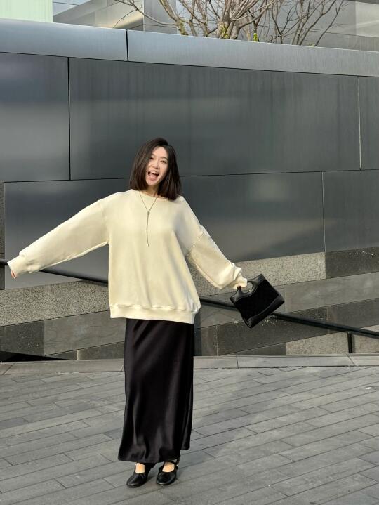 OOTD 浅春系的卫衣半裙