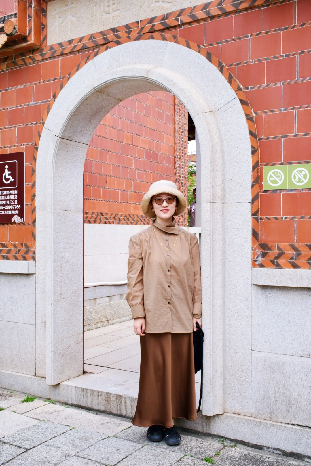 戴着墨镜簪花太酷了😂泉州太好玩了