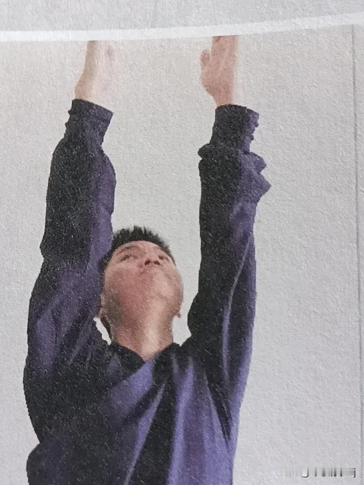 颈椎病可引犯偏头疼，以为是熬夜刷手机熬的，颈椎曲度变直，压迫到了颈部交感神经，连