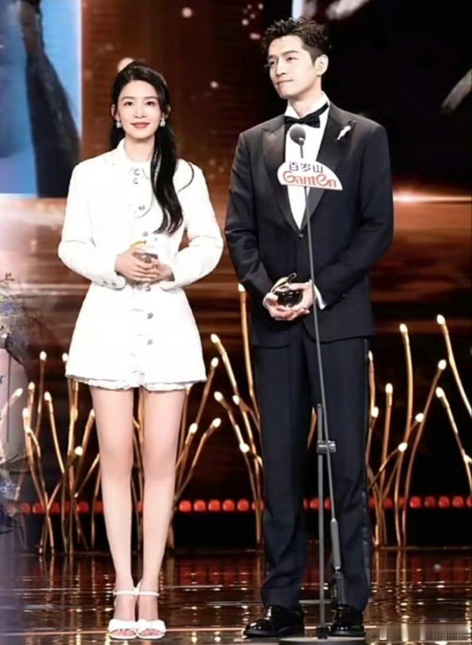 胡歌李沁收山开机俊男美女第一次合作多养眼 