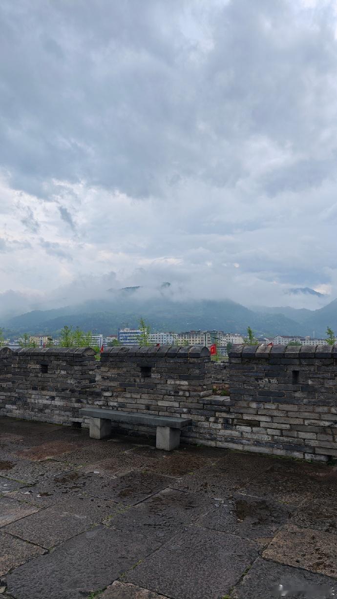 雨后的江南长城太治愈了雨后江南长城，藏着独属于江南的诗意与安然，一步一景，皆是治