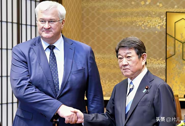 乌克兰和日本寻求深层绑定，试图成为一丘之貉。
不同轨道、已经落魄和破产、自不量力