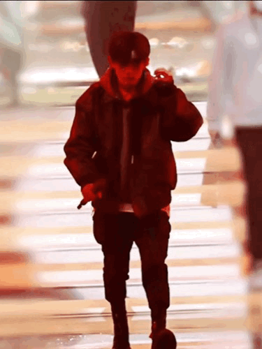 #诊断为易烊千玺走路粉# 生病了，正式确诊为看易烊千玺走路就心动的病！千玺走路没