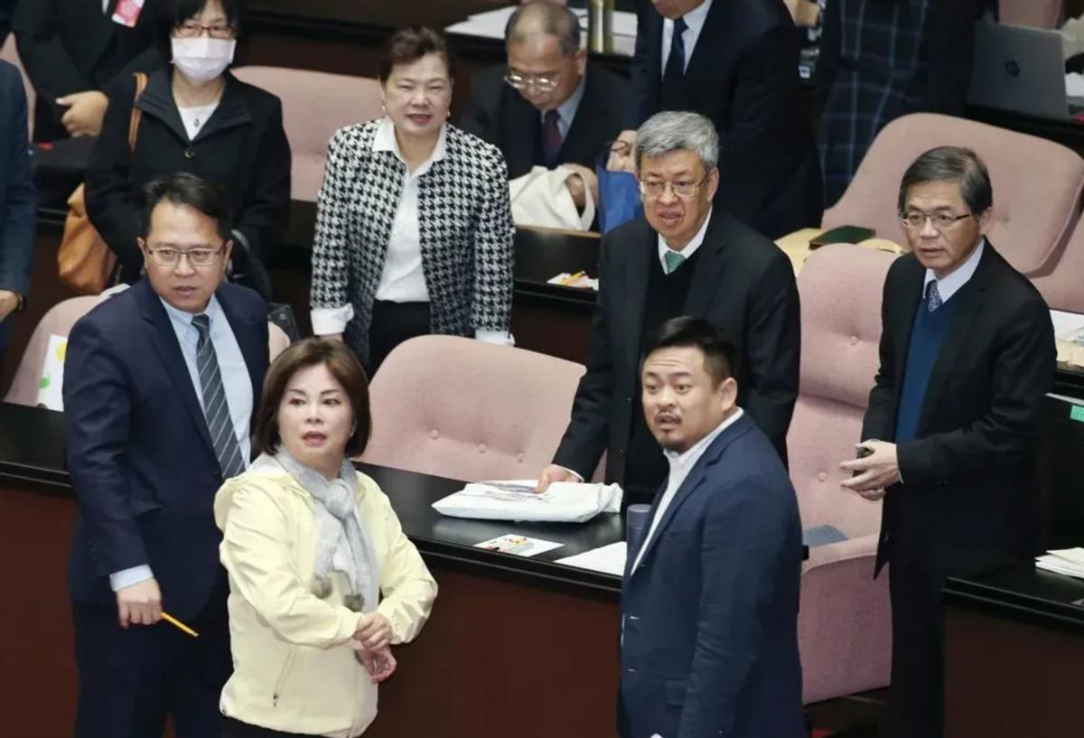 韩国瑜一记绝杀，让民进党明白时代变了，“不再是他们说才了算”

近期，民进党在台