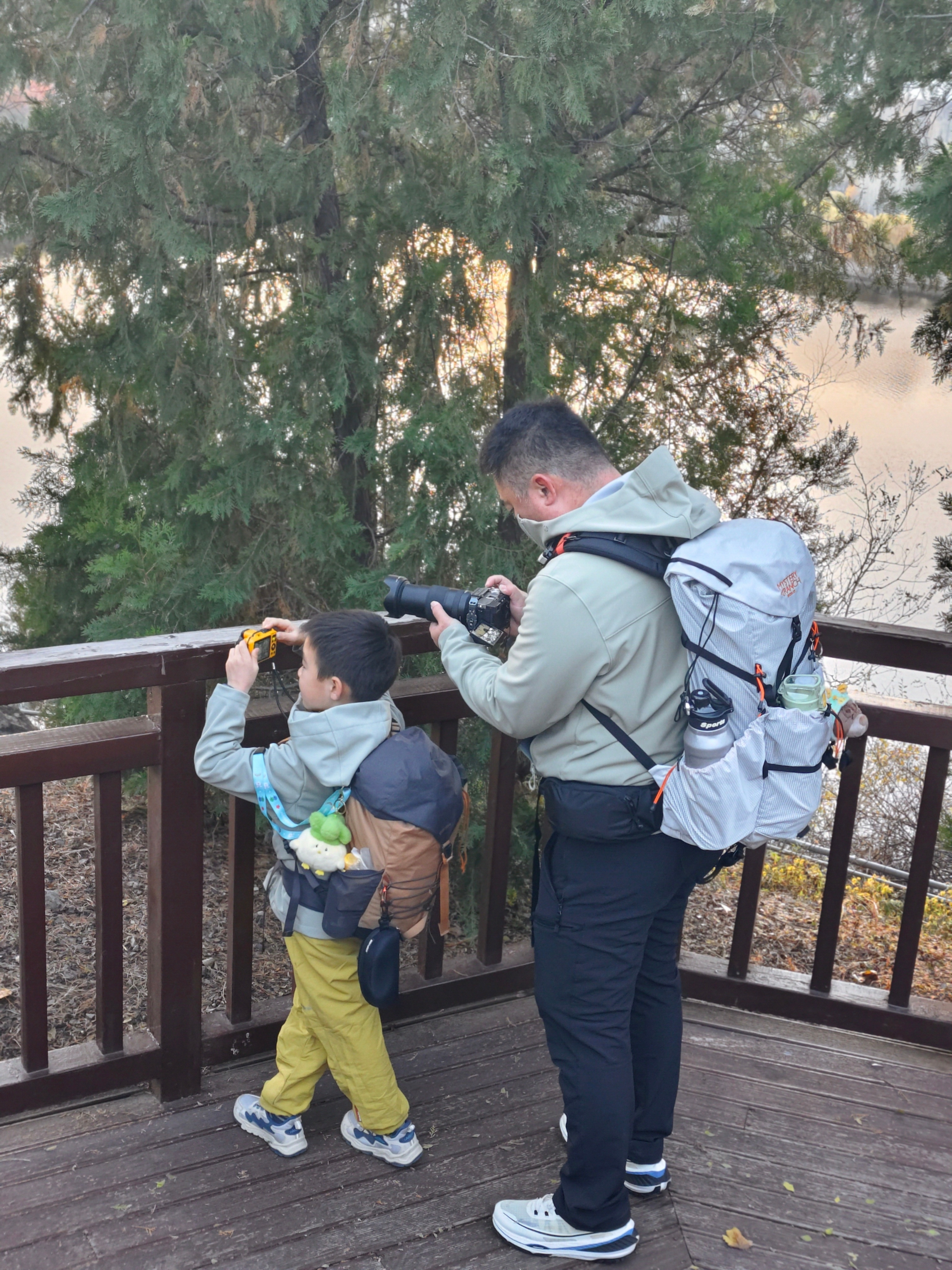 现在去哪玩我得在旁边等半天[黑线]一个好看的景儿大的拍完小的拍，这也算是传了门手