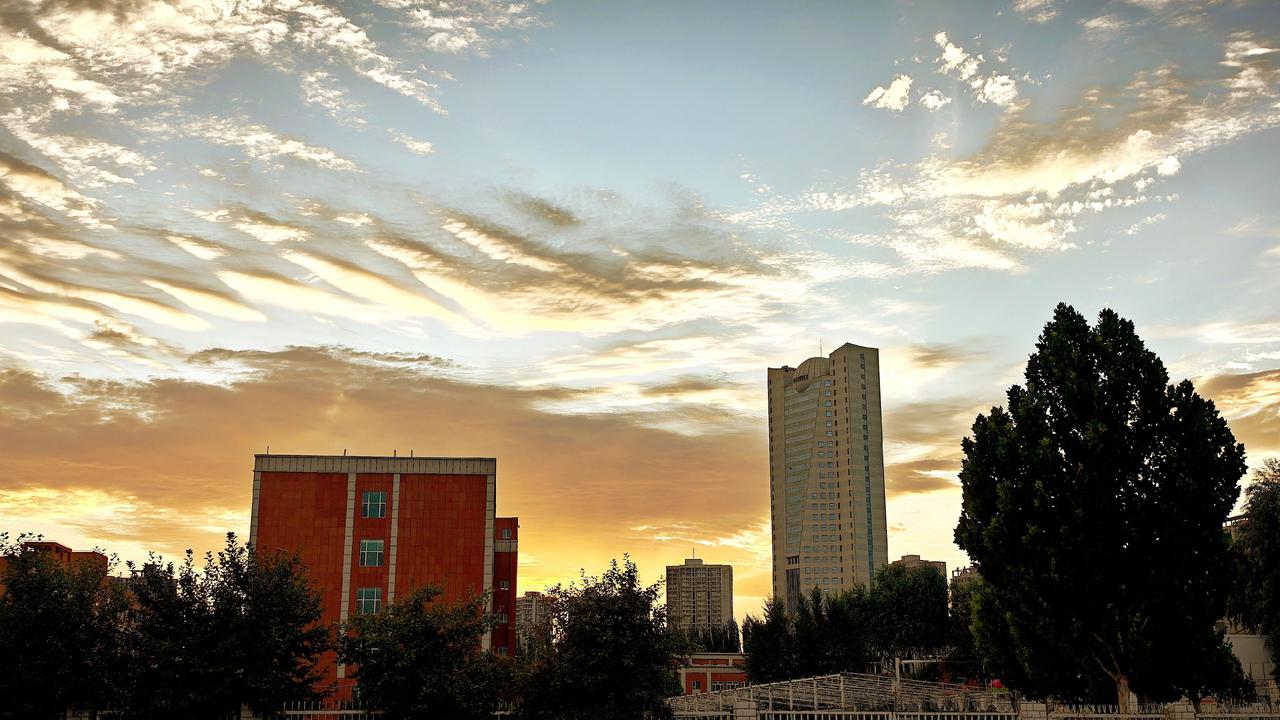 落日余晖下的城市 朝霞是天空的情书 生活碎片分享 城市晚霞🌇