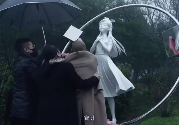 具俊晔对着大S的雕像深情告白“我真的好想你”，这一幕还挺让人感慨的。2月2日大S