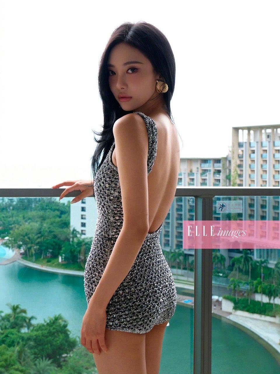 宁艺卓露背回眸宁艺卓金色蜗牛耳饰   吸溜吸溜[流鼻血][流鼻血][流鼻血] ​