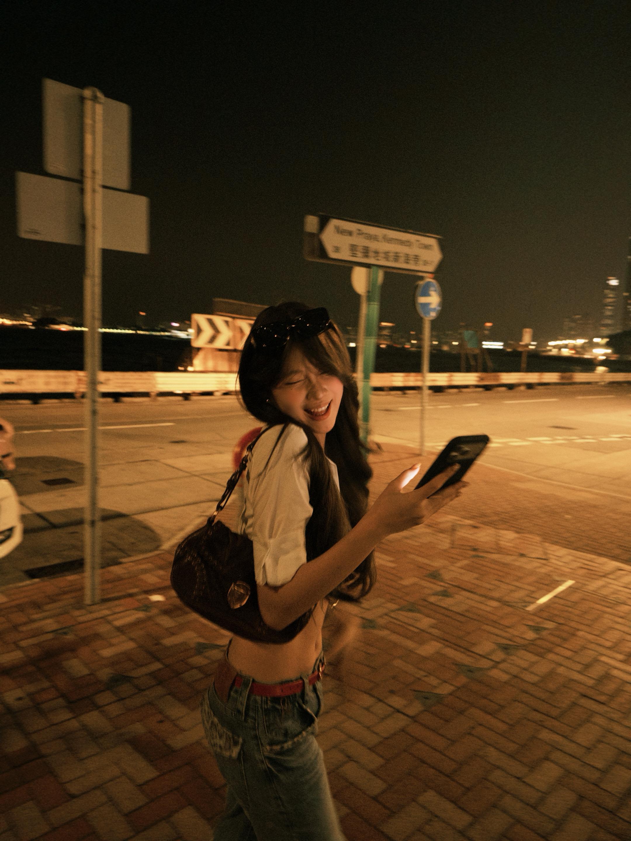 你就这样出现闯入我心里面