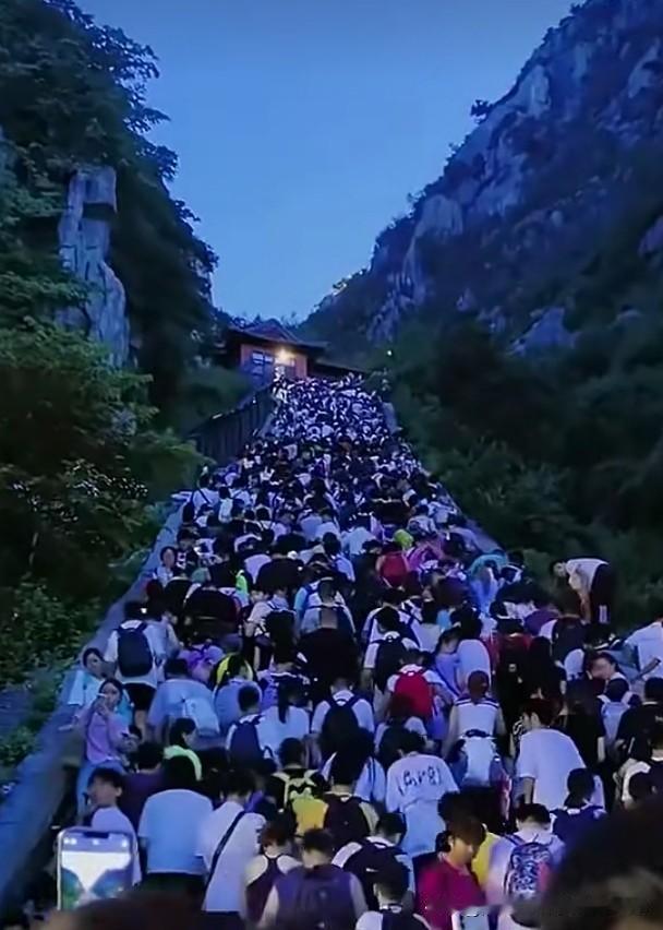 欣赏还没过完的节假日各地的旅行高潮高得什么样子 ……

说说你的旅行心得体会！