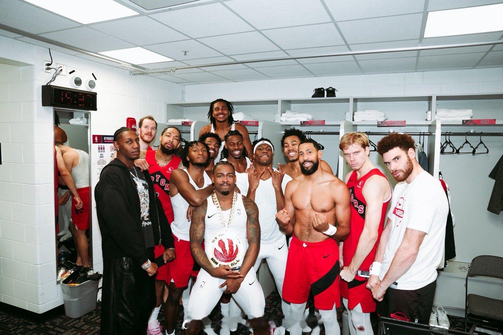 今天赛后的大金链子给了谢德，以及今天场上场下的一些精彩瞬间。（热火队主场这客队更