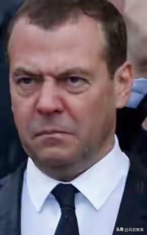 英法准备给乌克兰“决定性武器”，梅德韦杰夫明确表示，只要英法敢把拆解的TN-75