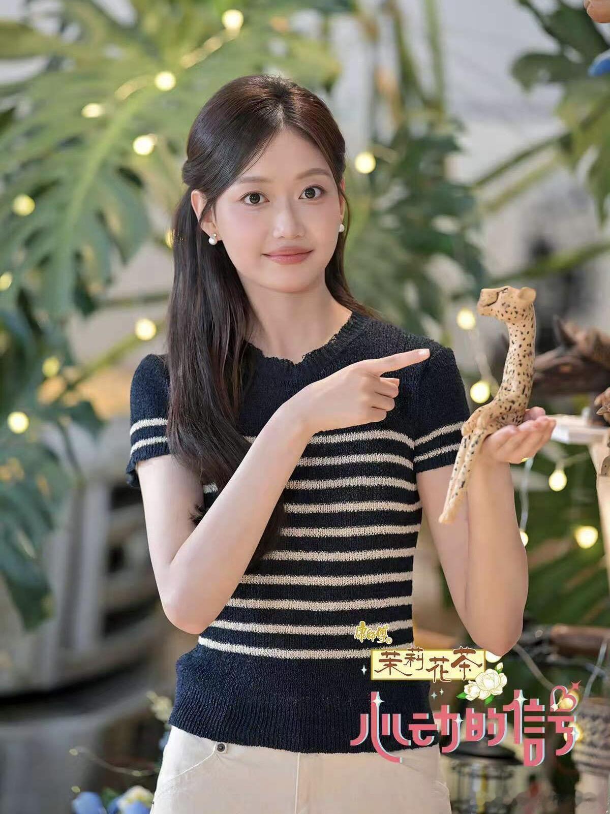 心动的信号[超话]突然懂了当时思思拿的这个～现在直接出现两个人一起拿吴思颖‖崔译