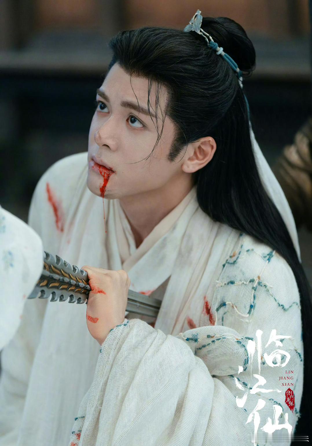 这还是张无忌被刺的那种眼神。 ​​​