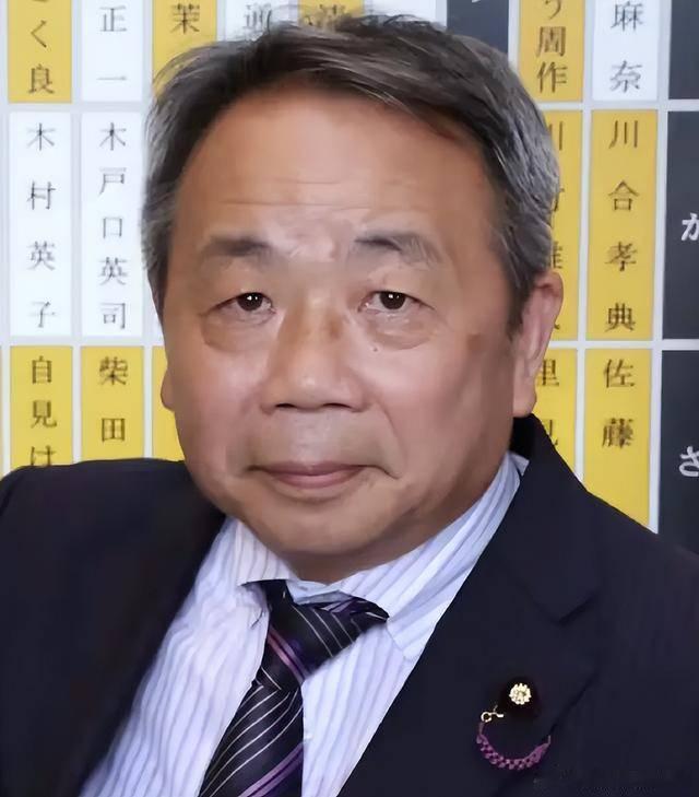 “叛徒”悄悄抵台，一句话石破天惊，机场遭围攻，迟早害了全台湾------被两岸同