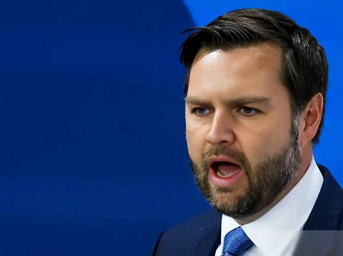 美国二把手终于发飙了！万斯曾经直接放话：如果中国把美国超了，真不能只怪中国追得猛