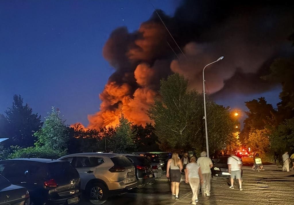 乌克兰最新消息，7月2日，基辅市长克利奇科凌晨发话，导弹来袭，市区爆炸声连片，一