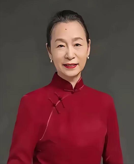 周野芒去美国进修，整整两年没见老婆奚美娟。等他回国，看到老婆奚美娟正在坐月子，他