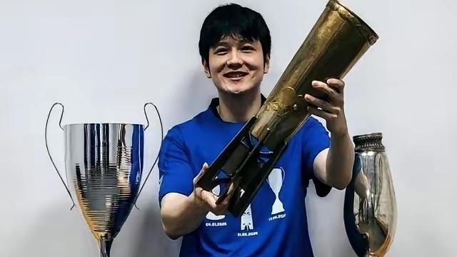 无题——
        这几天，随着樊振东帮助萨尔布吕肯实现创造历史的三连冠伟