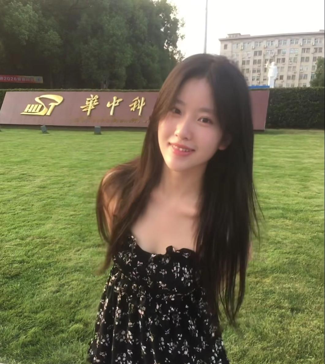 表妹毕业两年不肯上班，全家急得团团转
 
表妹大学毕业快两年了，一直窝在家里不肯