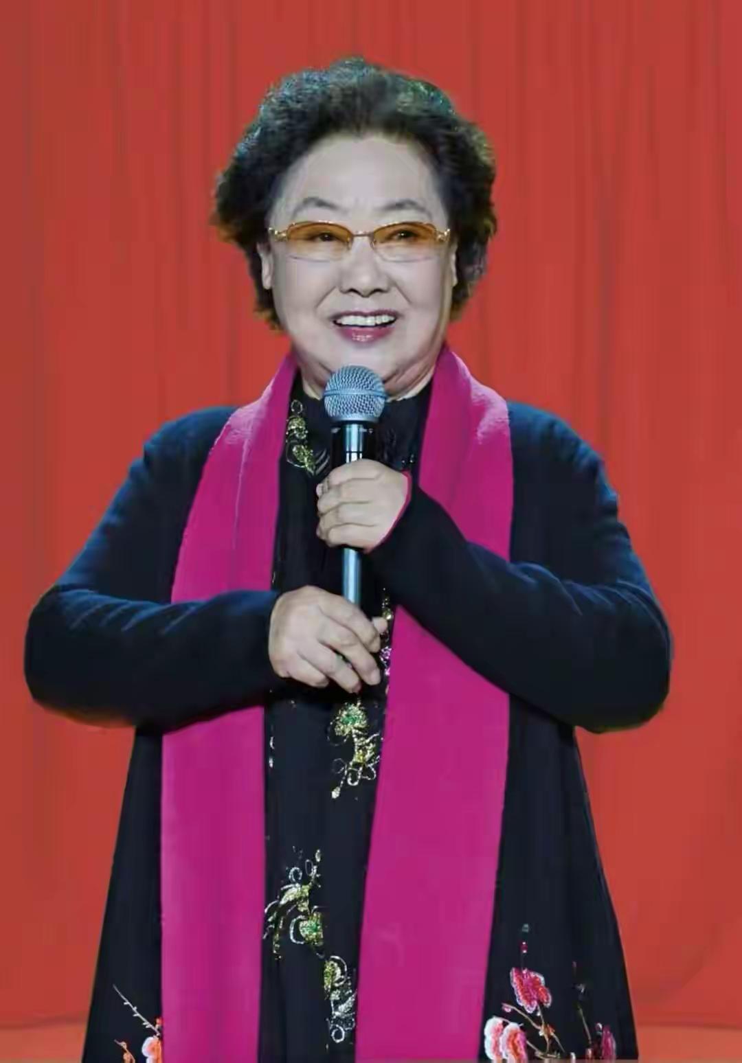 从此再无郭兰英！
    一位人民艺术家，一位朴素的歌唱家，国家一级演员郭兰英仙