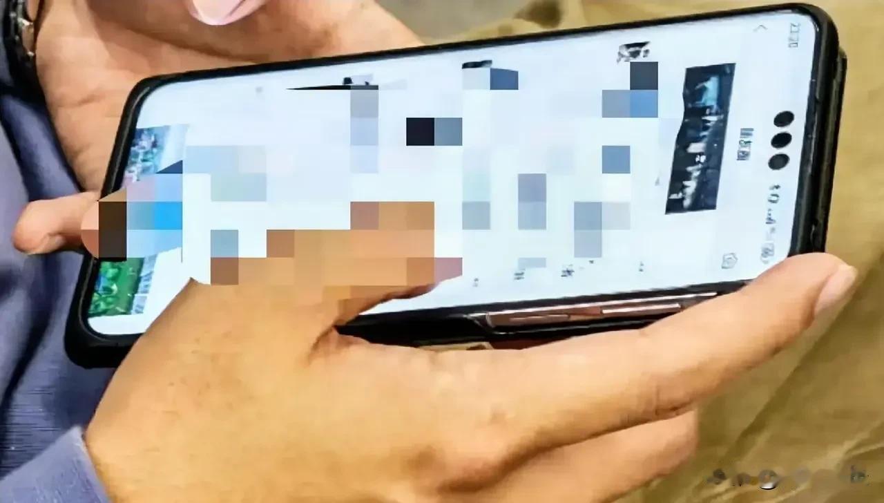 前几天都说这张谍照是mate70，今天又说是发大折叠mate x6[捂脸][捂脸