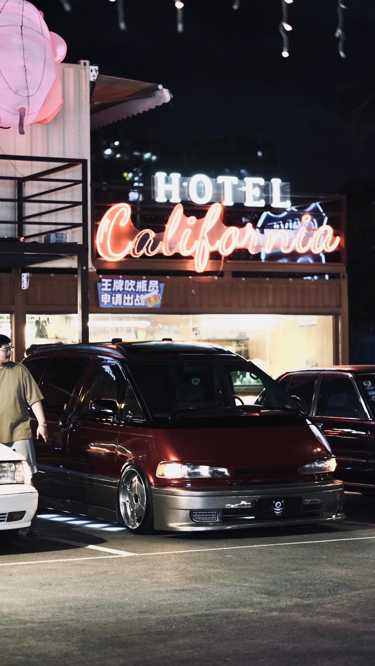 “都过了那么久 为何还耿耿于怀”！不缺浪漫的城市 拍车 复古车 丰田皇冠