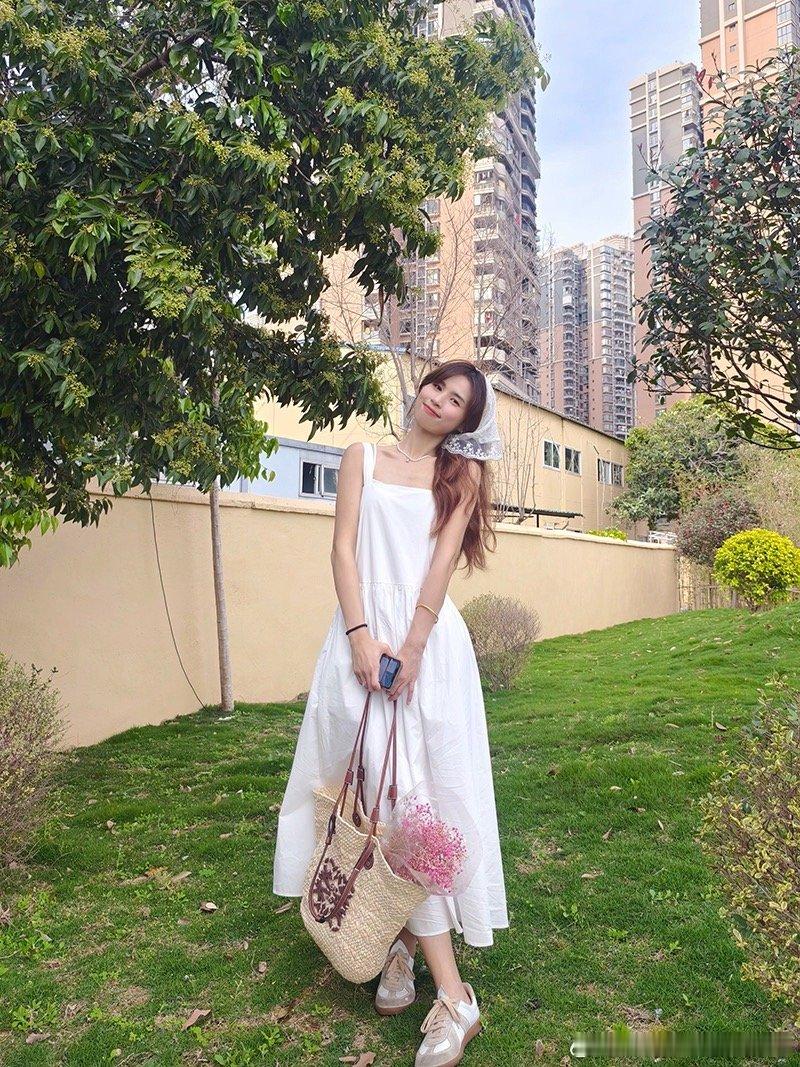 #开拍# 4🈷️8号早10点初恋感小白裙，真的好喜欢啊啊！去海边旅游穿拍照贼好