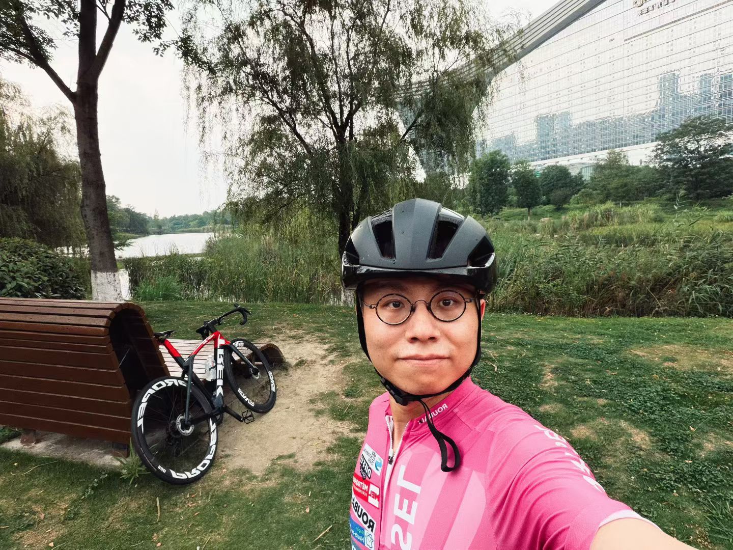 成都绿道不错，租了台车，混搭风轮组，骑了50km。下午天热了起来，感觉要中暑，果