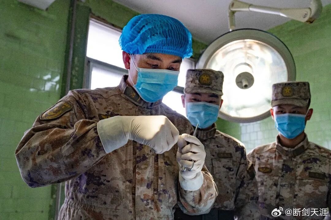 铸剑中原早安军营原原说早晚安 “卫”战而行，为战而训砺卫勤尖兵，筑生命防线从专攻