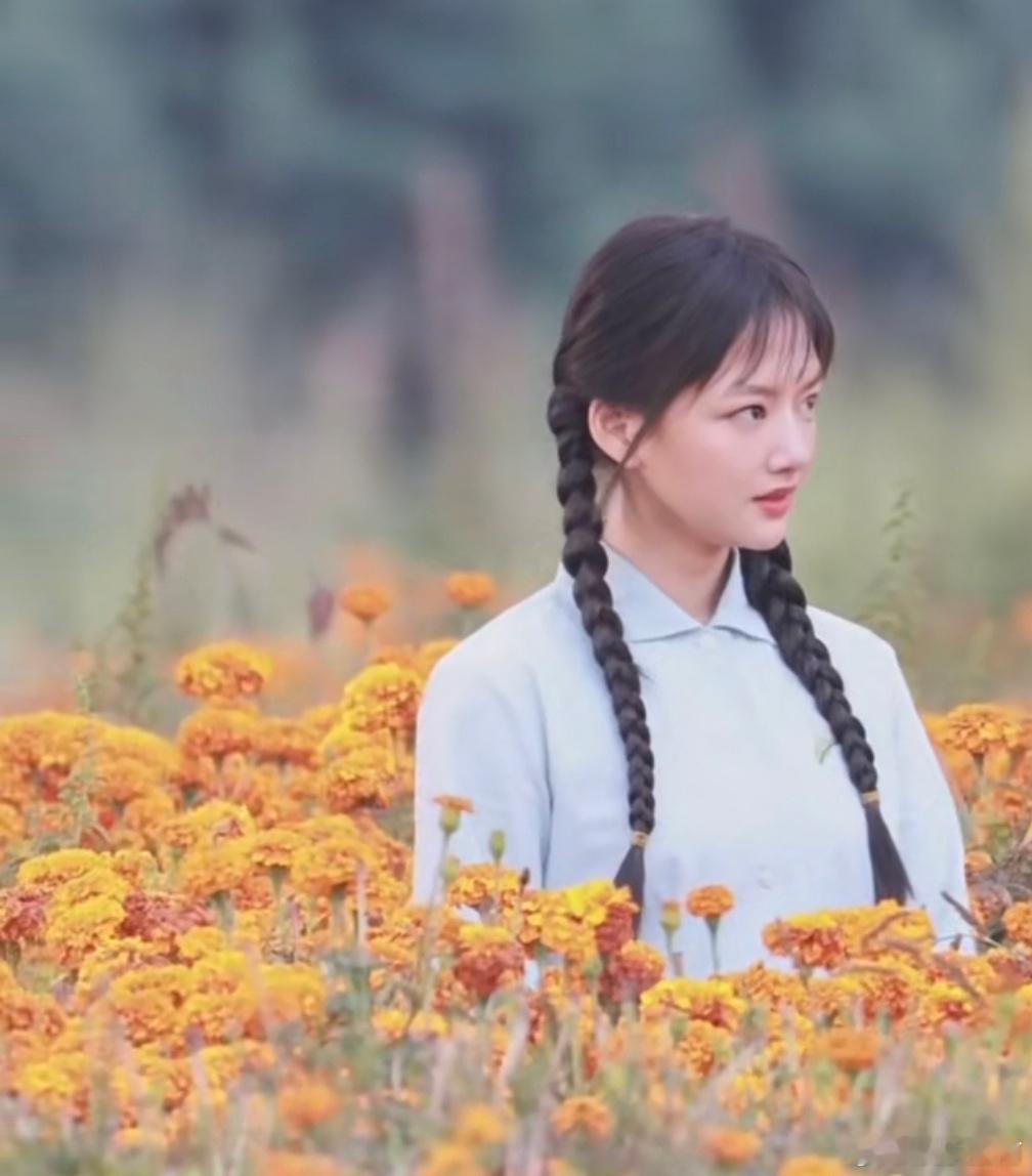 任敏《柿柿如意》许不是路透，花海中俏丽的小姑娘！ ​​​