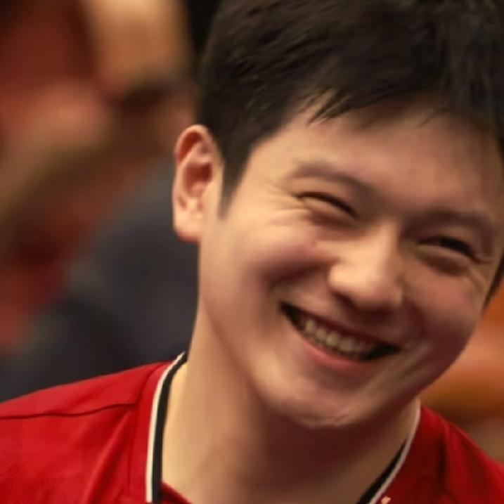 樊振东在采访里提到，打球要学会抛弃不必要的杂念。
 
赛场上想法太多，反而会束缚