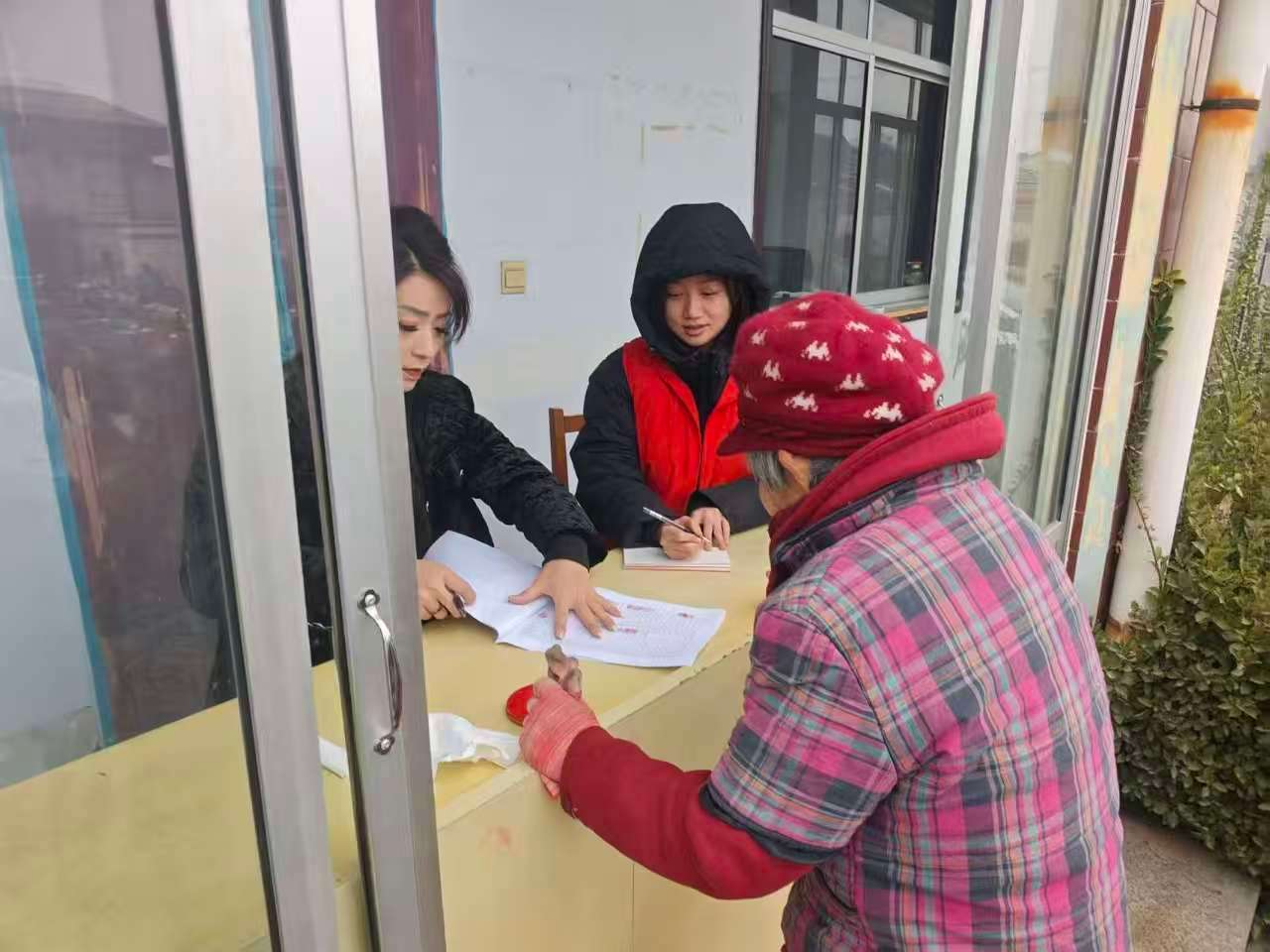 秦岭笑谈青春三下乡镜头下的三下乡三下乡大学生寒假社会实践 【情暖新春送福利 志愿