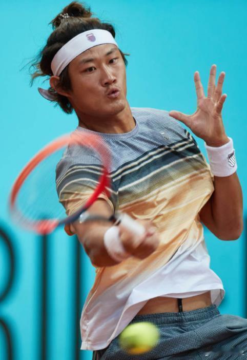 CH125麦纳麦张之臻6-4,6（12）7维尔塔宁挽救对方3个盘点浪费4个赛点被