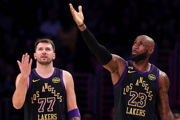 🇺🇸美媒MacMahon：“詹姆斯在湖人像后座乘客，球队已进入东契奇时代！”