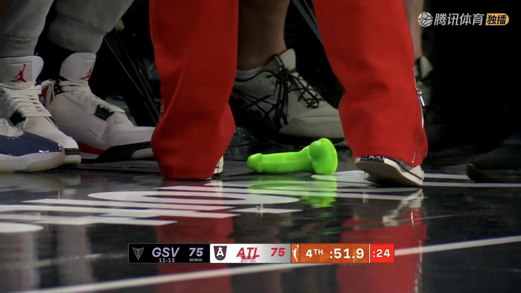 WNBA现场，这是啥东西[黑线]nbawnbawnba零距离 ​​​