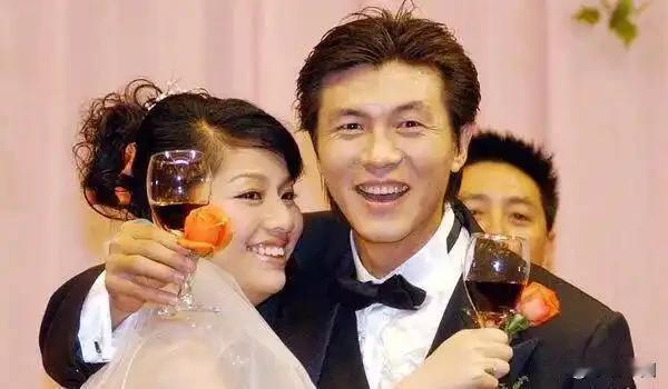 楼世芳：2003年1月10日，张玉宁正式加盟申花，开启了他在上海的足球生涯。时光