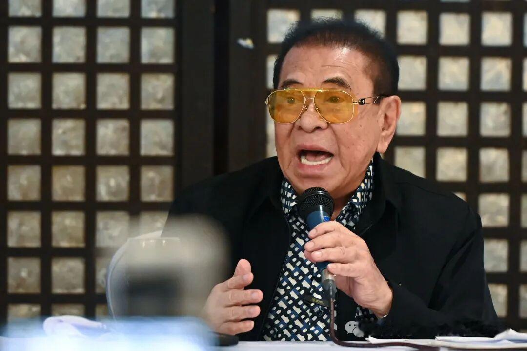 莎拉“搭档”遭打压！
6月11日，菲前政客辛顺因一起网络诽谤案件被捕。
这一事件